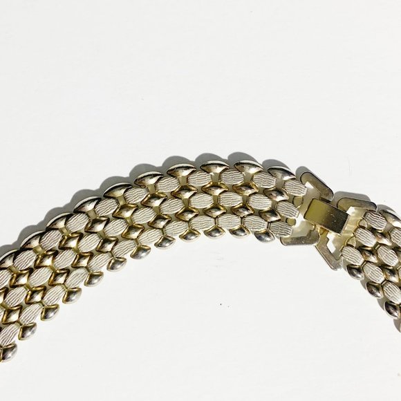 Vintage CURATED BUNDLE OF COSTUME JEWELLERY in Shades of Gold, Cream and Black - Picture 5 of 12